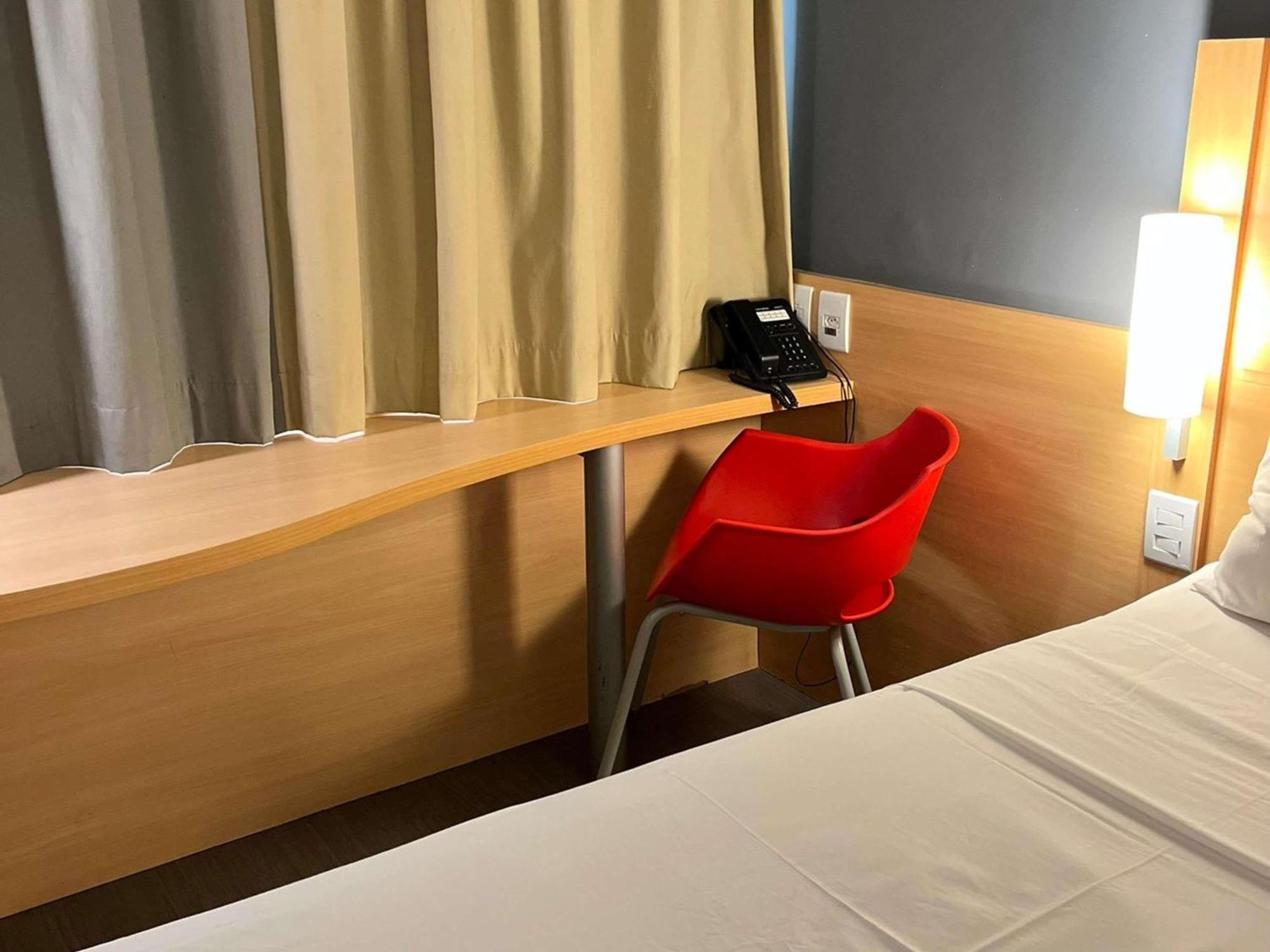 Hotel Ibis Catalão Exterior foto