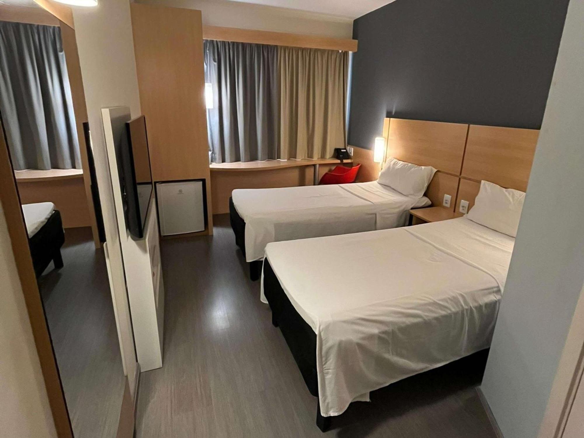 Hotel Ibis Catalão Exterior foto