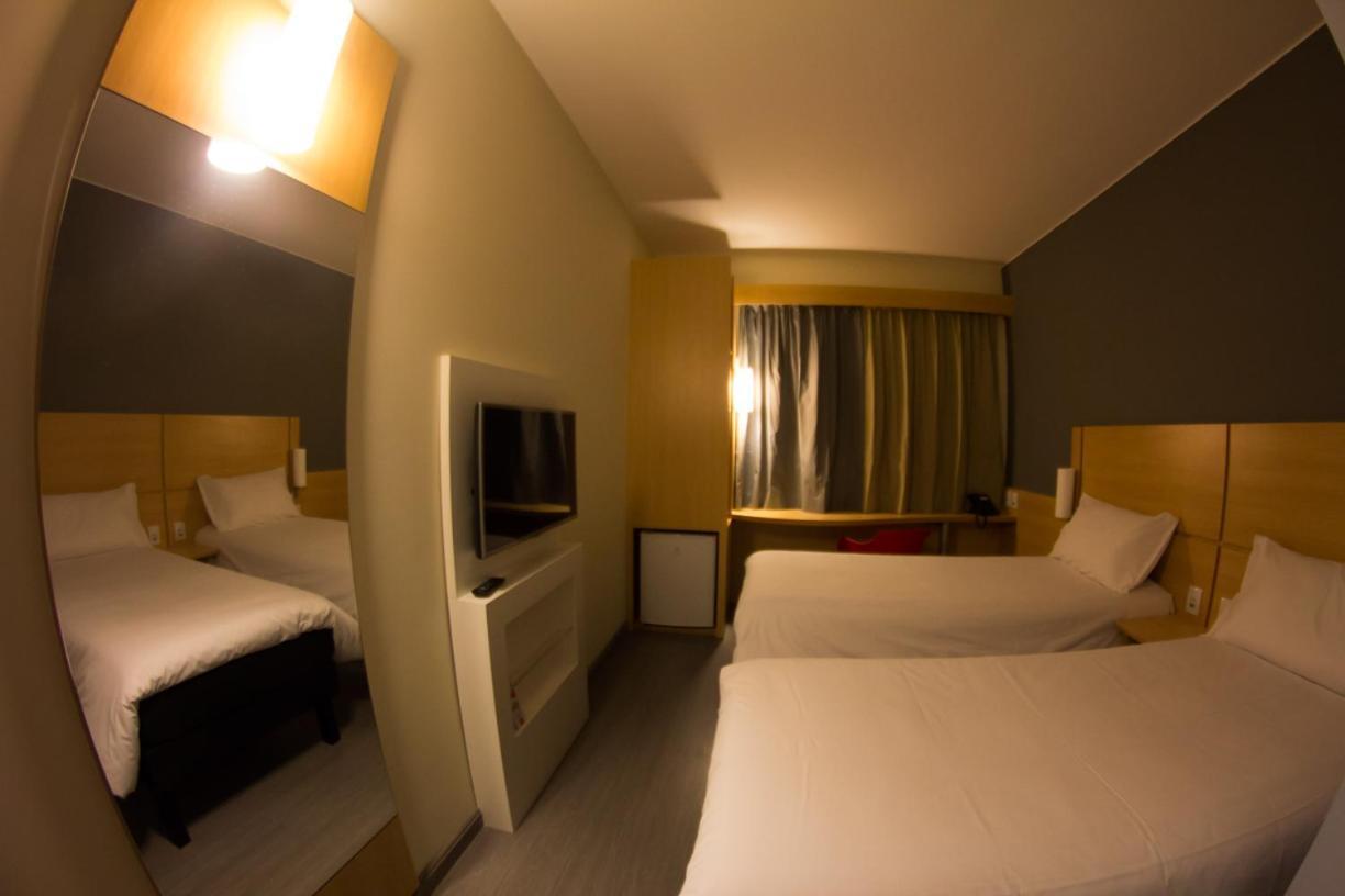 Hotel Ibis Catalão Exterior foto